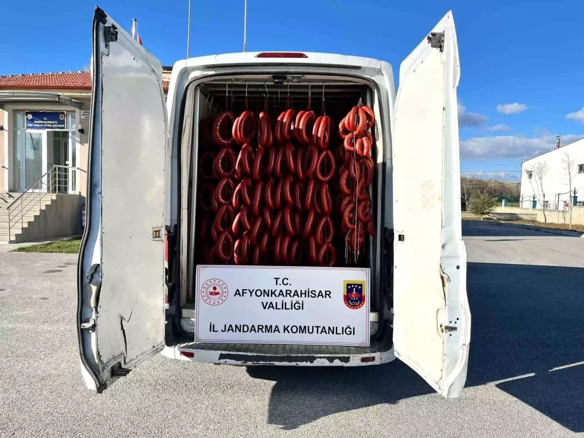 Afyonkarahisar'da Etiketsiz ve Zararlı Sucuk Ele Geçirildi