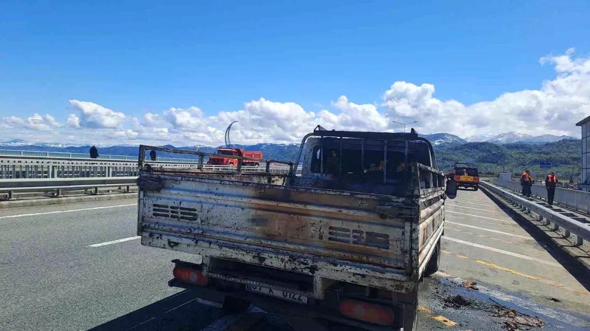 Trabzon'da Kamyonet Yangını ve Zincirleme Kaza