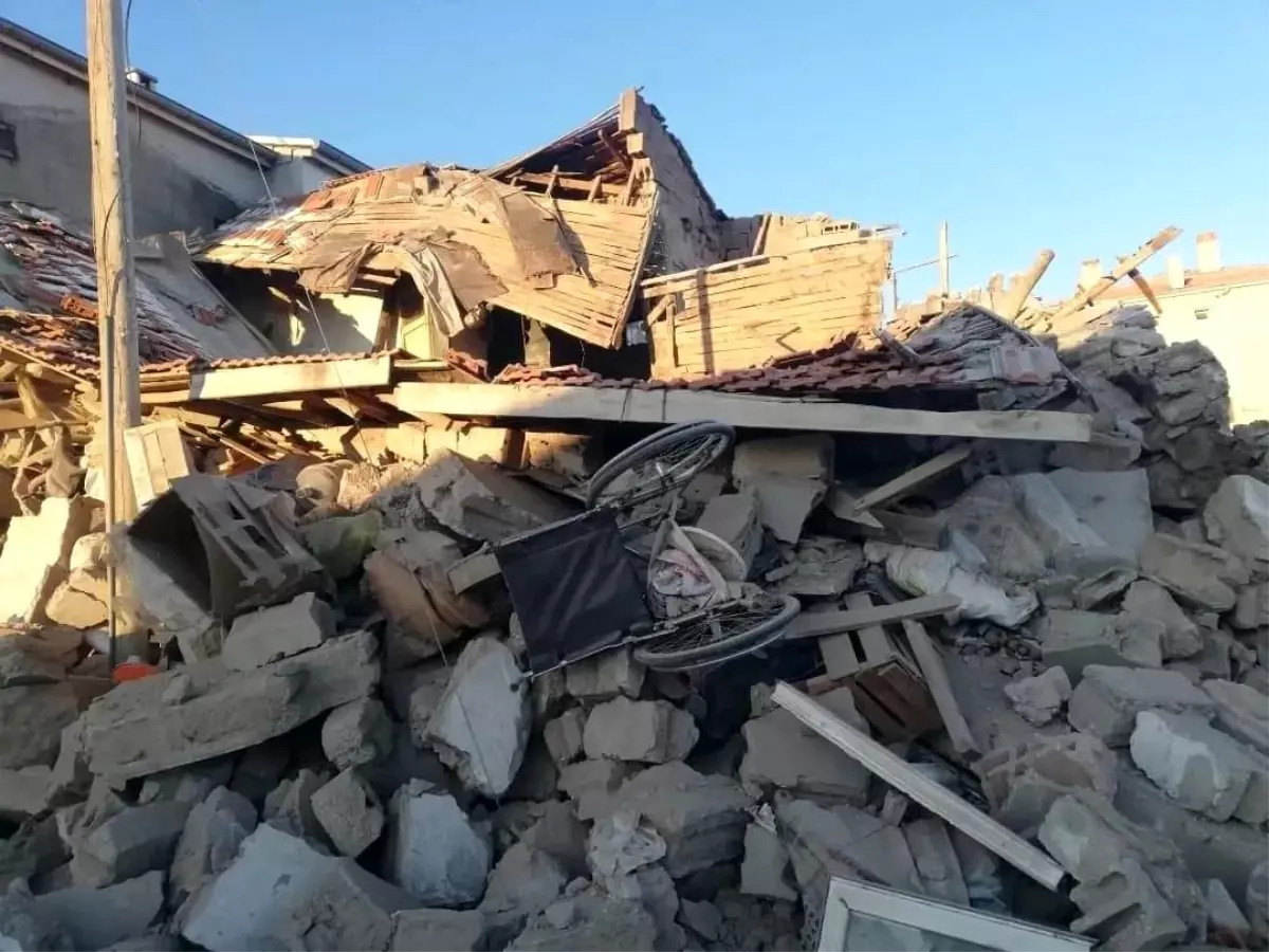 Kayseri'de Ahır ve Ev Çöktü, 37 Hayvan Telef Oldu
