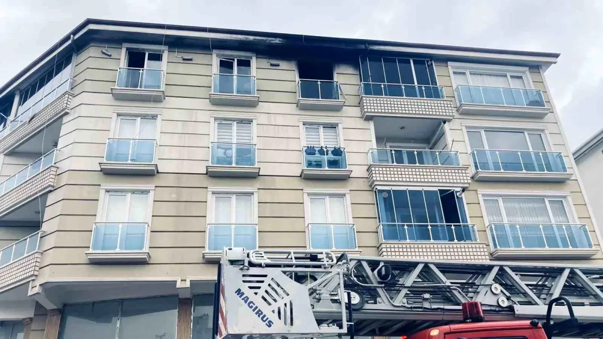 Ankara'da Apartman Dairesinde Yangın: 5 Kişi Dumandan Etkilendi