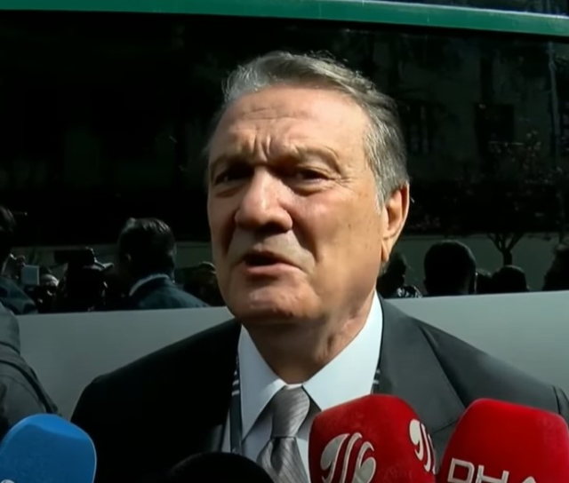 Kürsüde yumruklu saldırıya uğrayan Hasan Arat'tan ilk sözler: Arkadan saldırmaya ne denir? Kürsüde yumruklu saldırıya uğrayan Hasan Arat'tan ilk sözler: Arkadan saldırmaya ne denir?