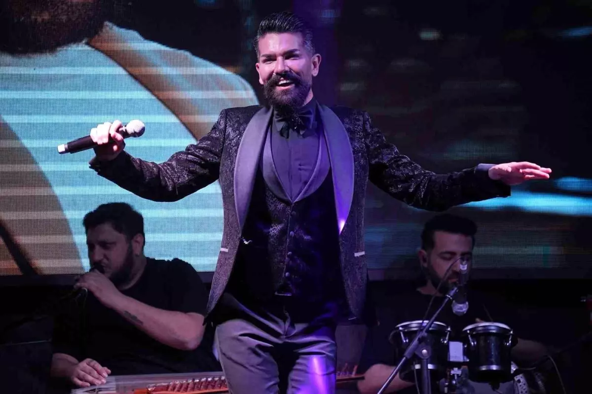Mehmet Çevik'ten Yeni Şarkı: 'Ben Ordayım' Canlı Performansla Kutlandı