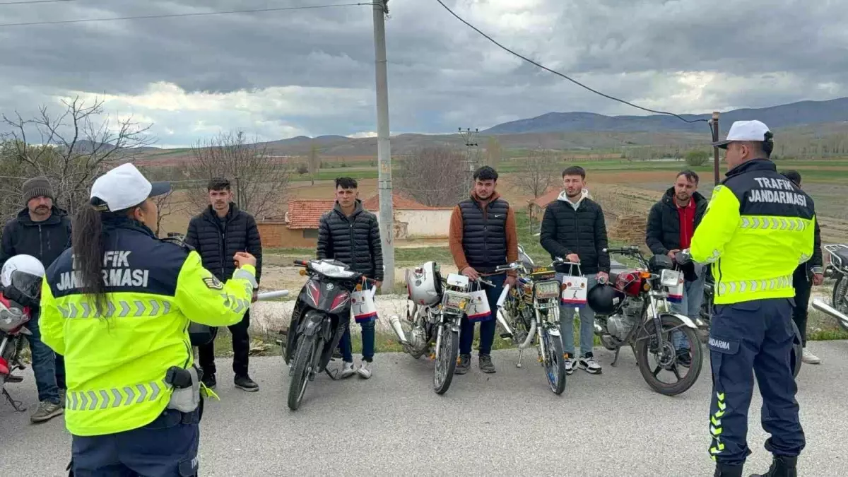 Bolvadin'de Motosiklet Sürücüleri İçin '1 Kural Bir Ömür' Eğitimi