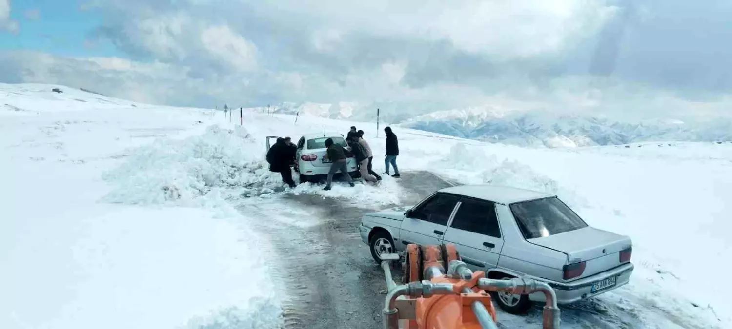 Muş'ta Kar Yağışı Nedeniyle Mahsur Kalan 60 Kişi Kurtarıldı