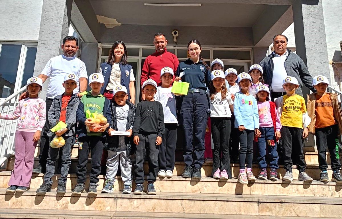 Minik Öğrencilerden Polislere Anlamlı Ziyaret
