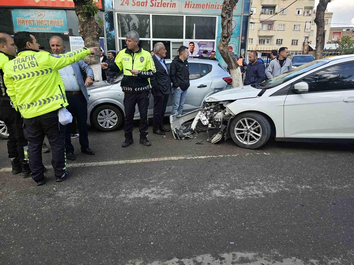 Siirt'te Zincirleme Kaza: 3 Araç Hasar Aldı