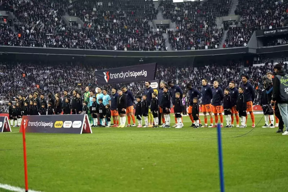 Trendyol Süper Lig: Beşiktaş: 0 Başakşehir: 0 (Maç devam ediyor)