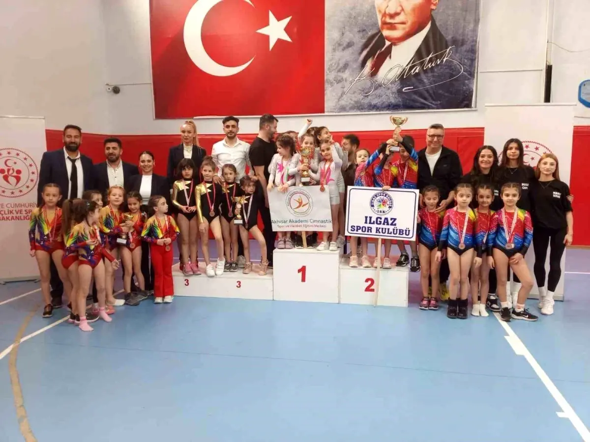Alaşehir'de Minik Cimnastikçilerin Heyecanlı Turnuvası Düzenlendi