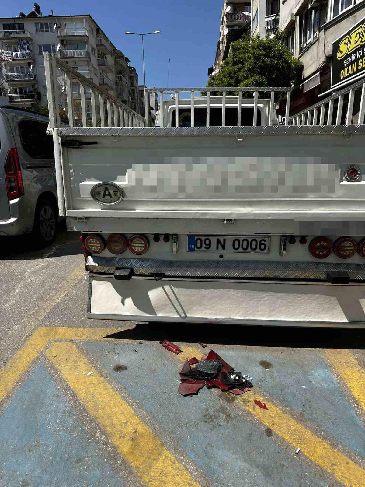 Aydın'da Ticari Araca Çarpan Şahıs Kaçtı, Sahibi Sosyal Medyadan Destek İstedi