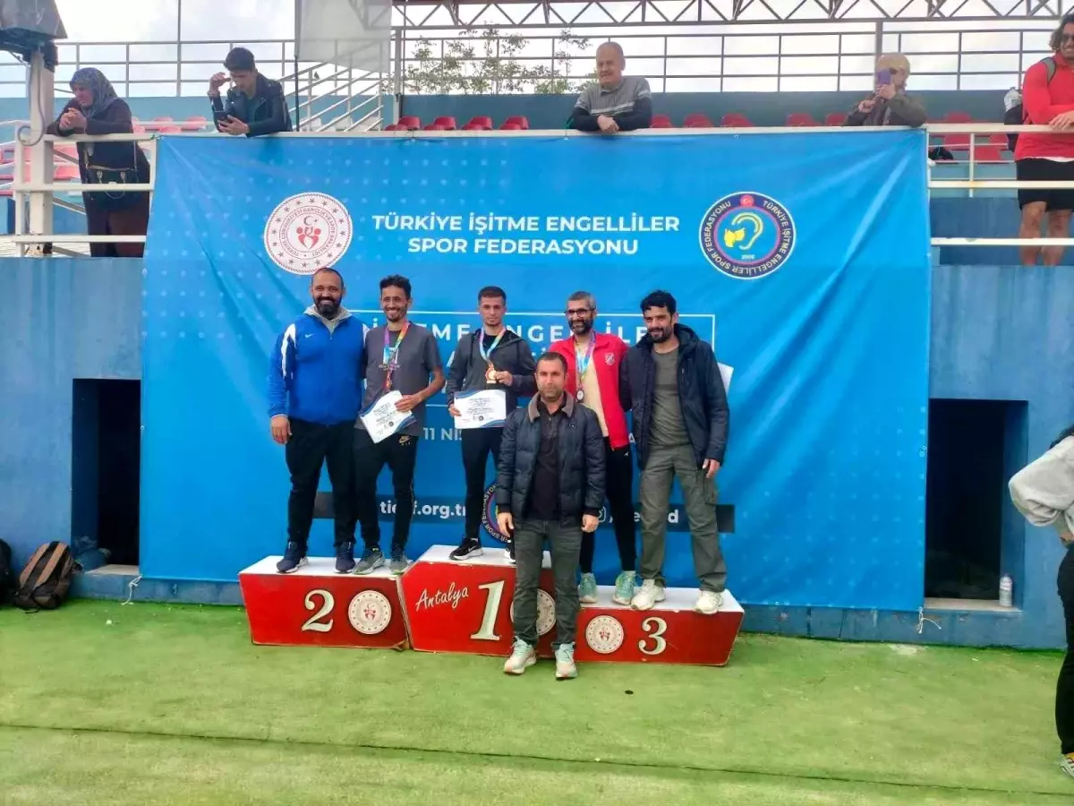 Bitlisli Sporcu Yusuf Baydur, İşitme Engelliler Türkiye Şampiyonası'nda İki Altın Madalya Kazandı
