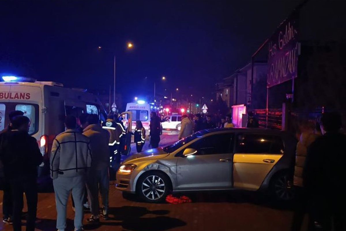 Bursa'daki zincirleme kazada 3 kişi yaralandı