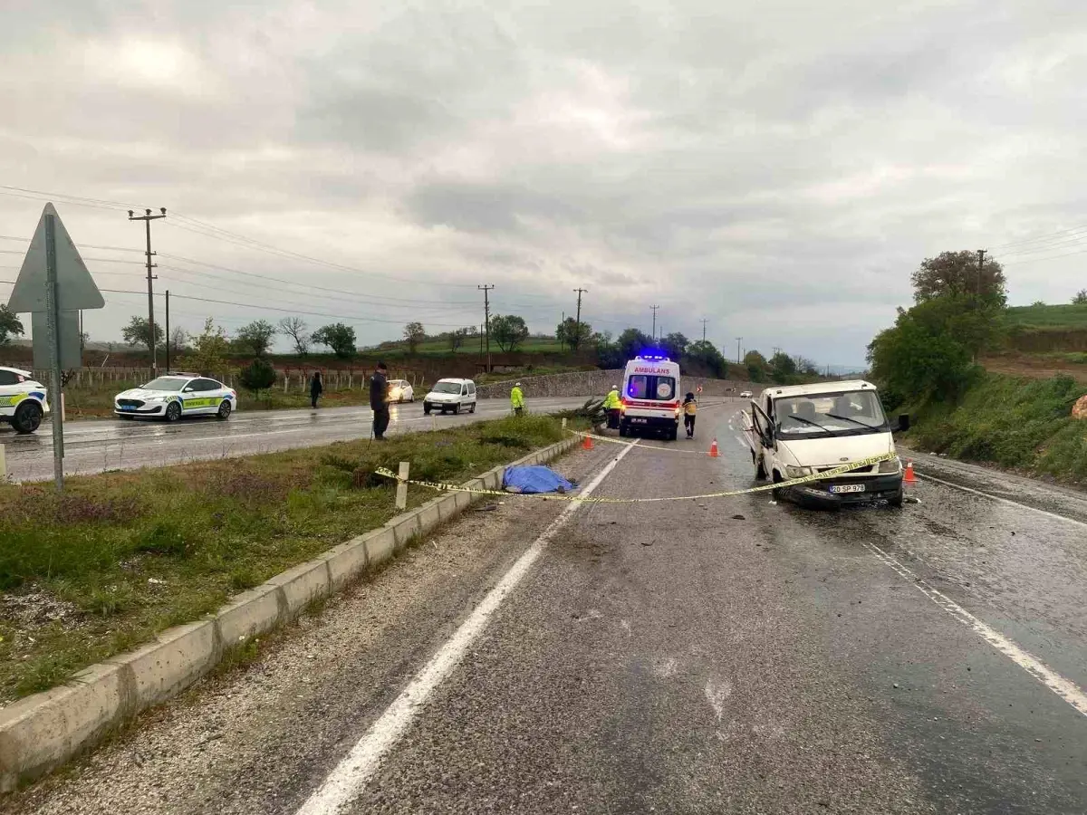 Denizli'de Kamyonet Kazası: 1 Ölü, 2 Yaralı