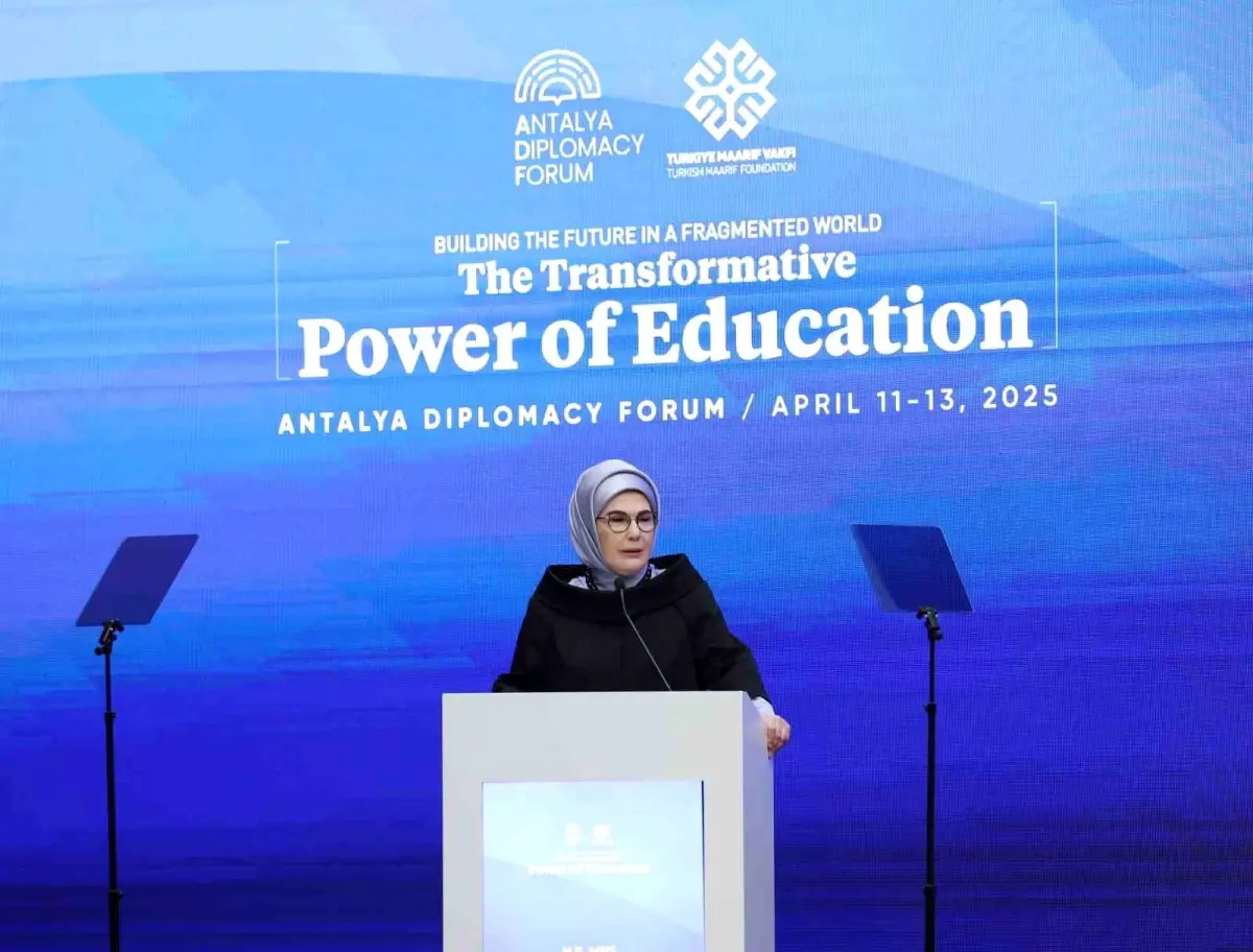 Emine Erdoğan: 'Yalnızca sözde değil, özde bir birlikteliğin inşa edilmesinin ne denli hayati olduğunu hatırlatan güçlü bir ses'