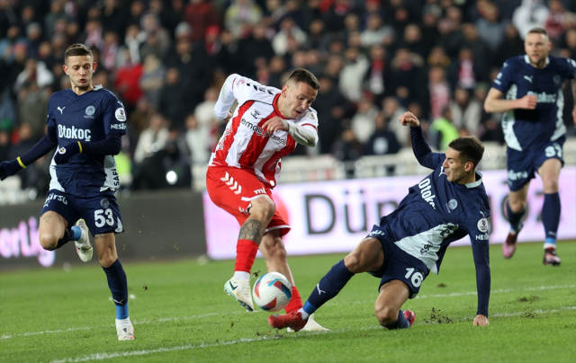 Fenerbahçe, Sivasspor'u 3-1 mağlup etti