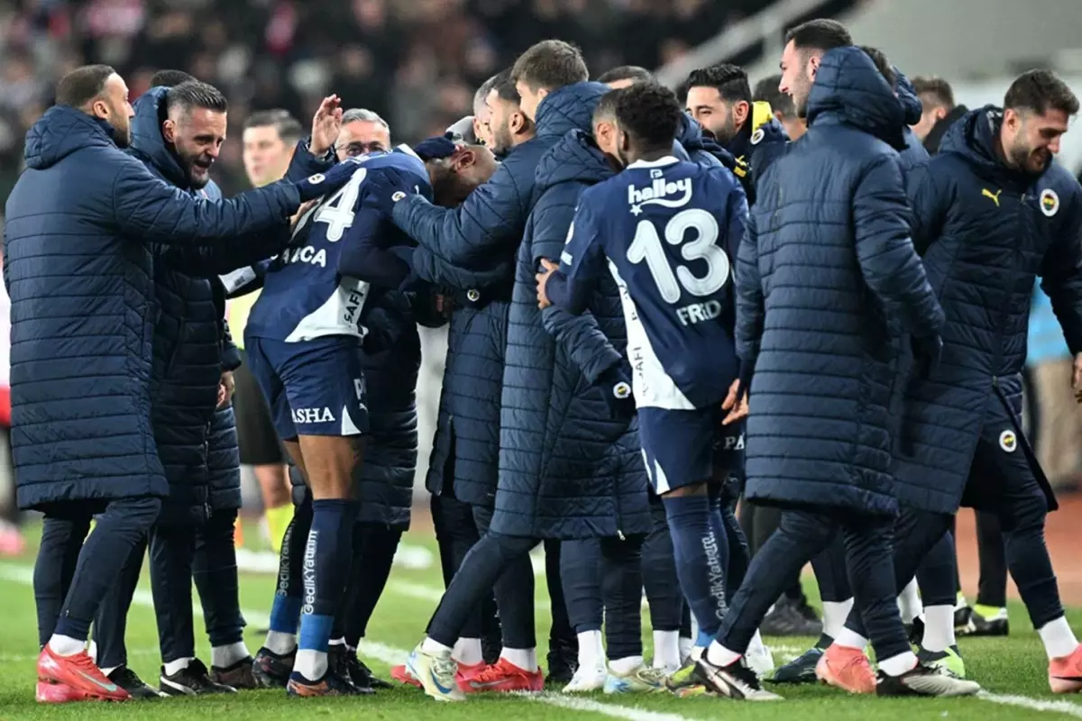 Fenerbahçe, Sivasspor'u 3-1 mağlup etti
