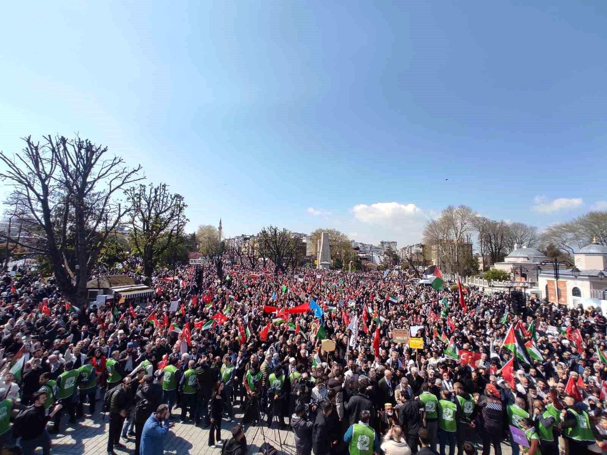 İstanbul'da Filistin'e Destek Yürüyüşü Düzenlendi