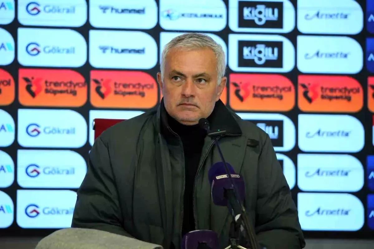 Mourinho'dan Zor Maç Değerlendirmesi: 'İyi Bir Hakem Vardı, Ama Kötü Bir VAR Hakemi'