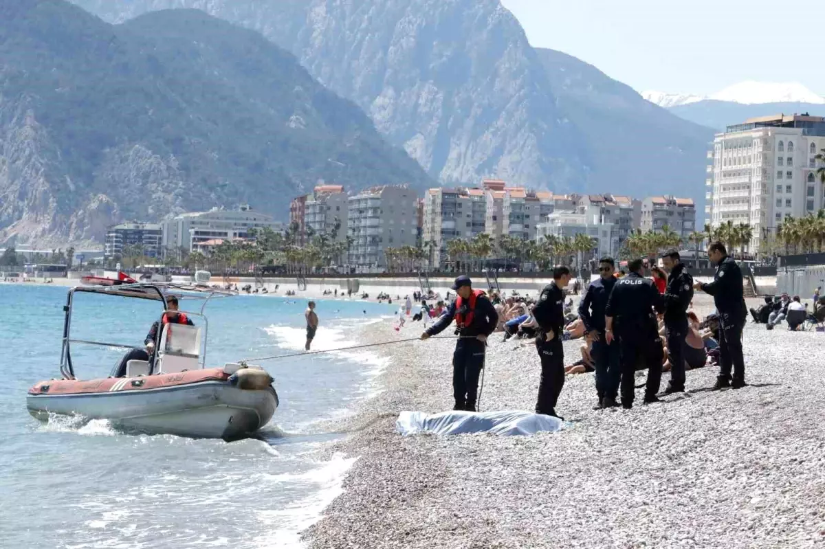Antalya'da Denizde Boğulma Olayı: Kimliği Belirsiz Kişi Hayatını Kaybetti