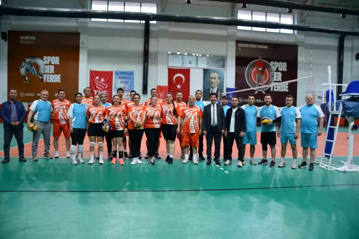 Köyceğiz'de Okul Müdürleri Voleybol Müsabakası Düzenlendi