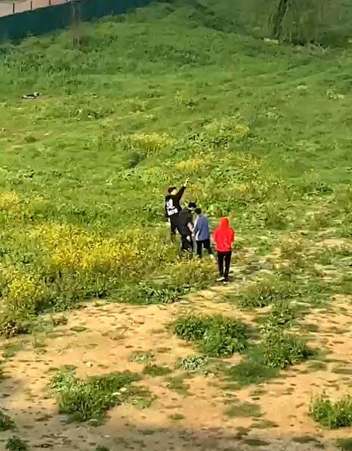 Sultangazi'de Çocuklar Boş Arazide Silah Ateşi Açtı