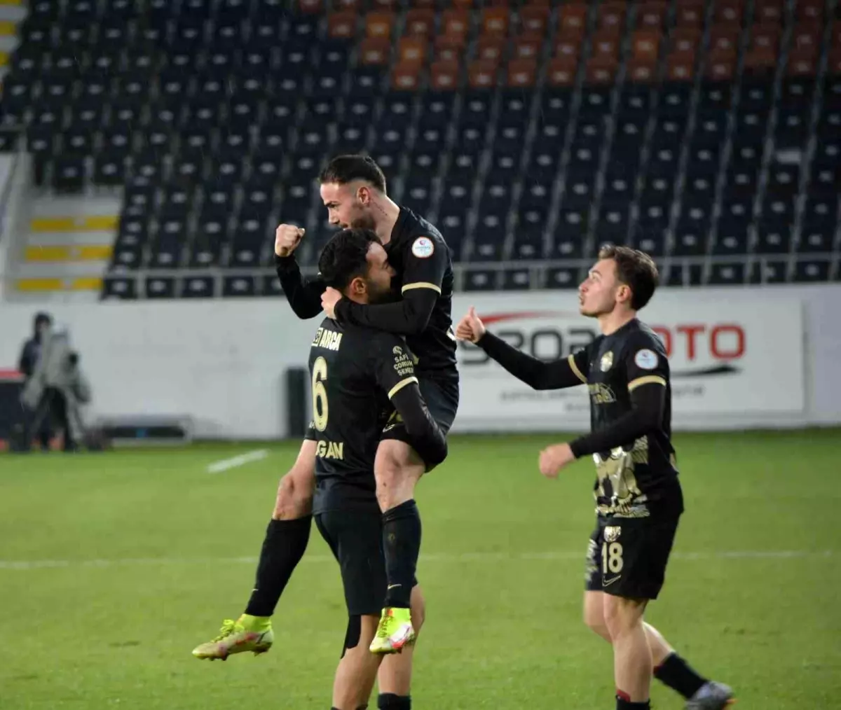 Çorum FK, Manisa FK'yi 3-2 ile Geçti