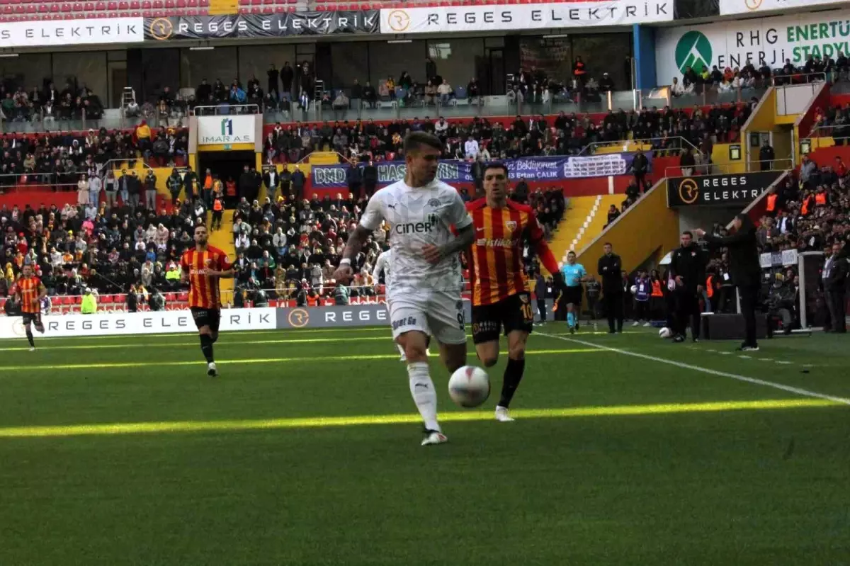 Kayserispor ve Kasımpaşa Maçında İlk Yarısı Eşitlik Sona Erdi