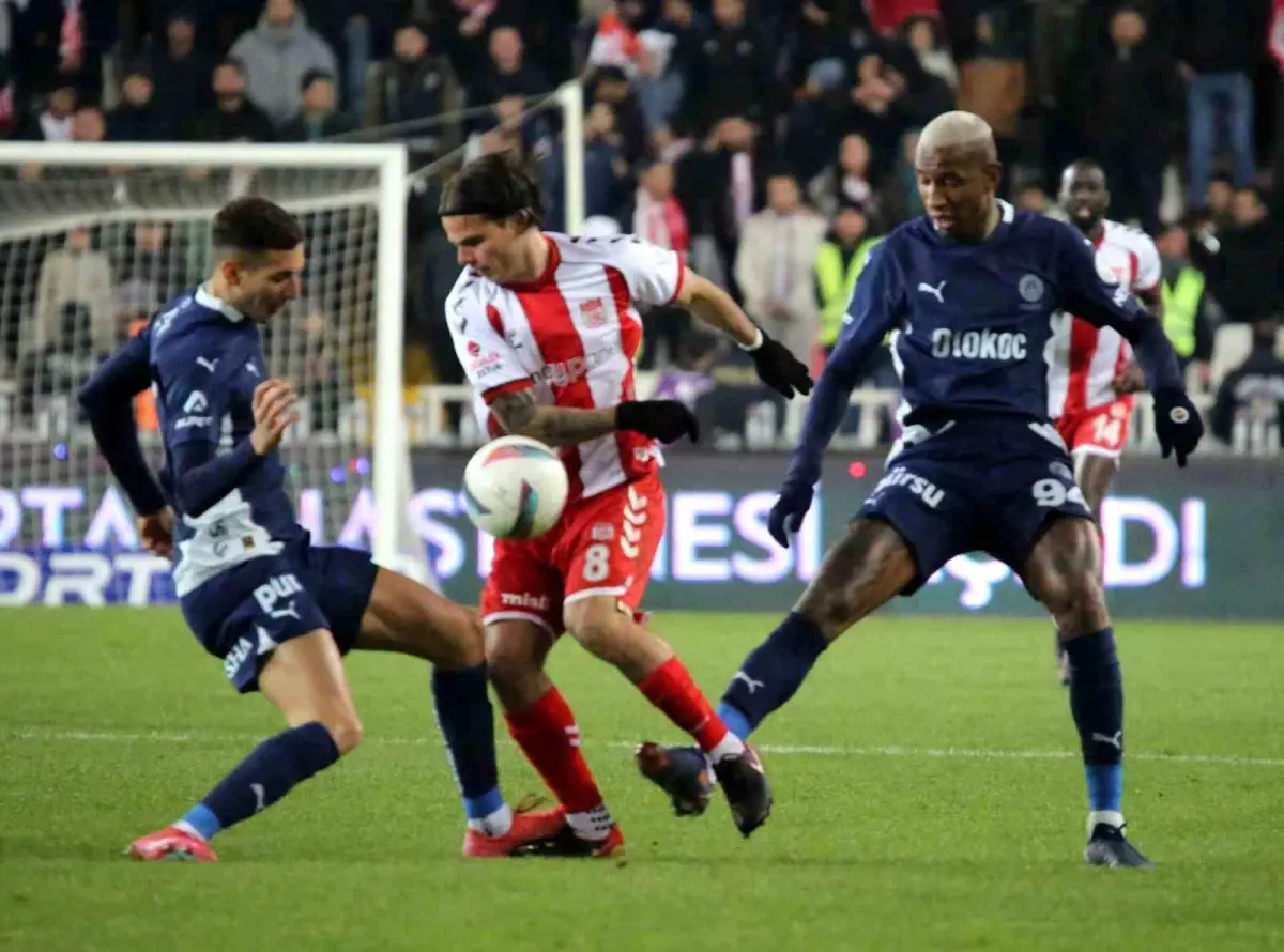 Sivasspor, Fenerbahçe'ye 3-1 Mağlup Oldu
