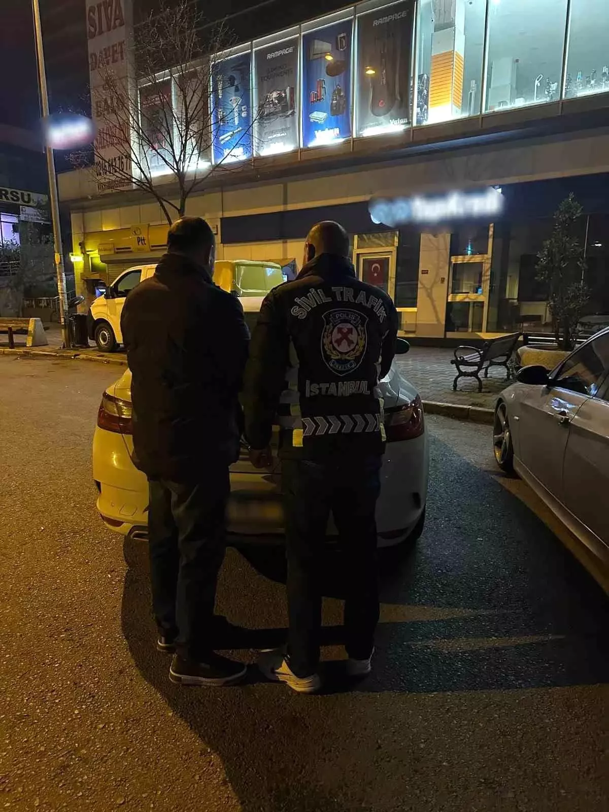Ümraniye'de Emniyet Şeridi İhlali Yapan Şahsa 12 Bin TL Ceza
