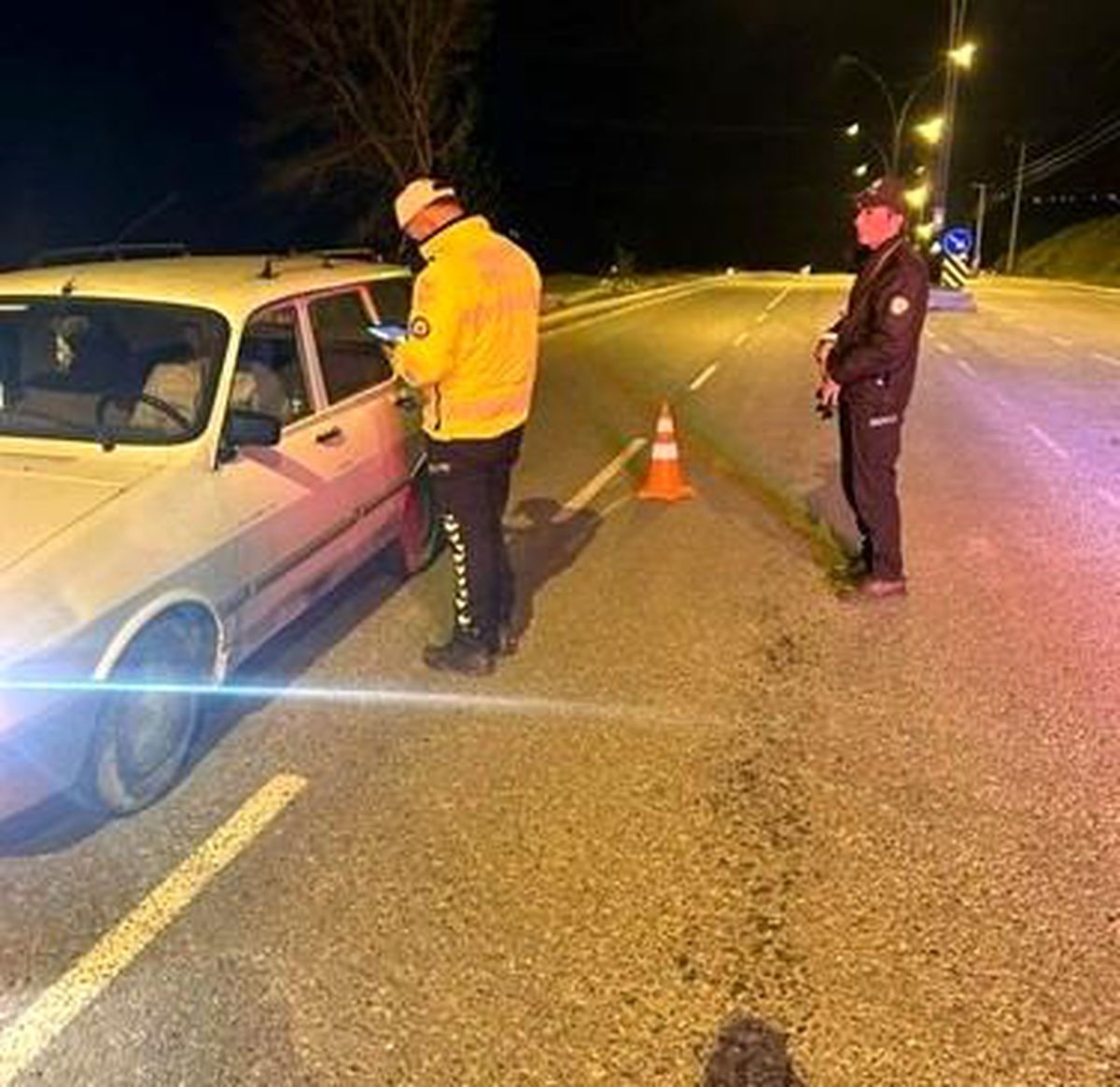Balıkesir'de Huzur Denetimleri: 6 Aranan Kişi Yakalandı, 17 Araç Trafikten Men Edildi
