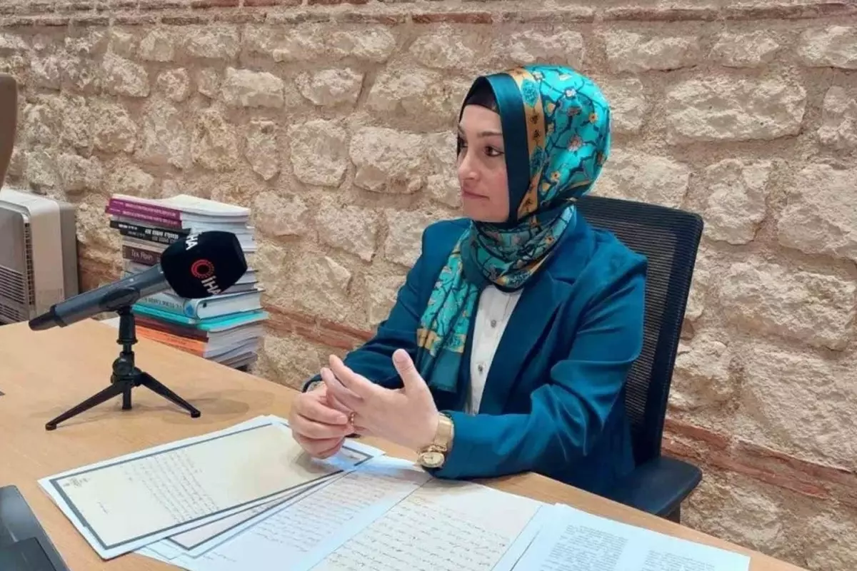 Belediyelerde söyleşiler yapan tarihçi-yazar diplomasız çıktı iddiası