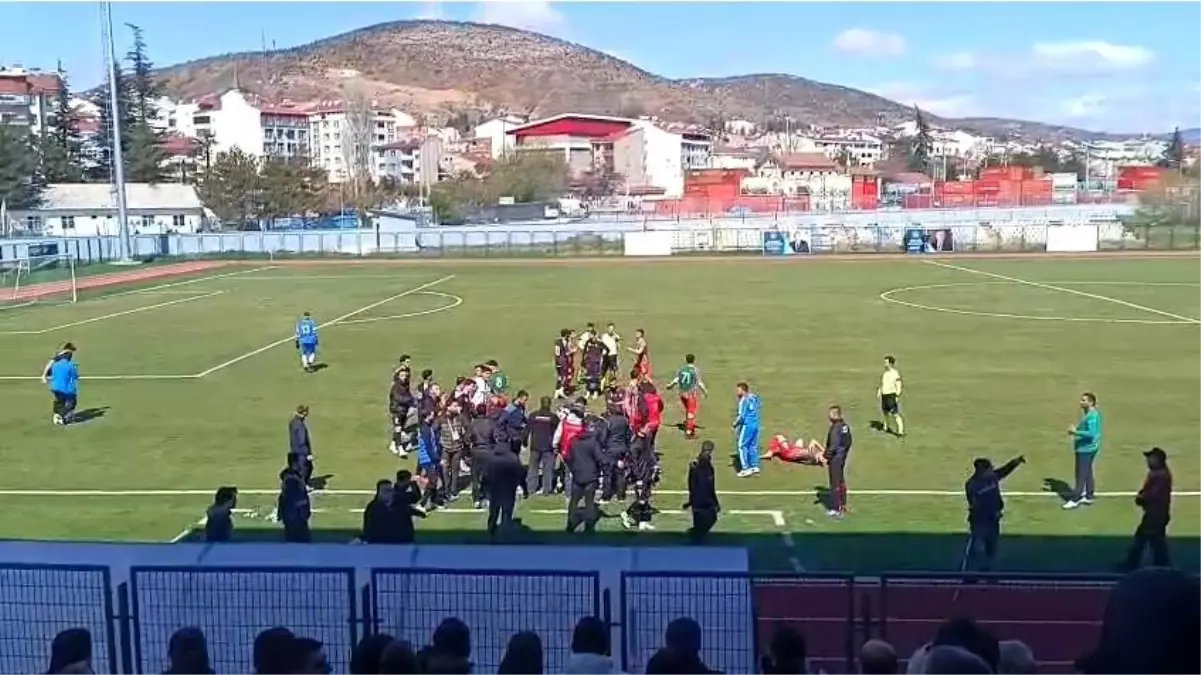 Pazaryerispor-Osmanelispor Maçında Gergin Anlar