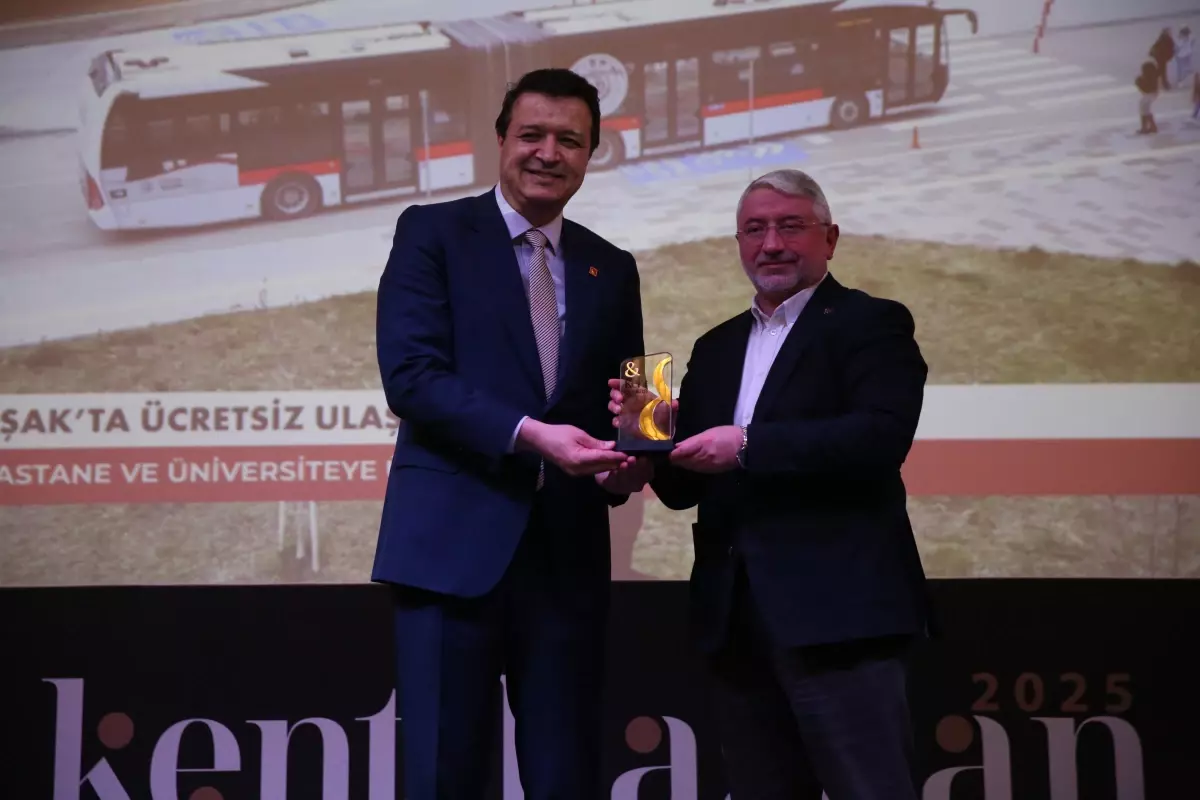 Çorum Belediye Başkanı Aşgın, Kayseri'de Ödülünü Aldı, Projelerini Paylaştı