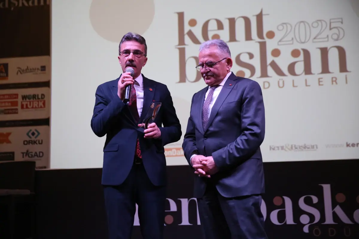 Erenler Belediye Başkanı Şenol Dinç'e Kayseri'de İlk Ödül