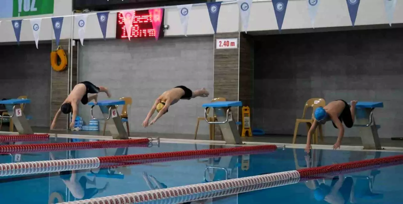 Erzincan'da 23 Nisan Yüzme İl Birinciliği Yapıldı