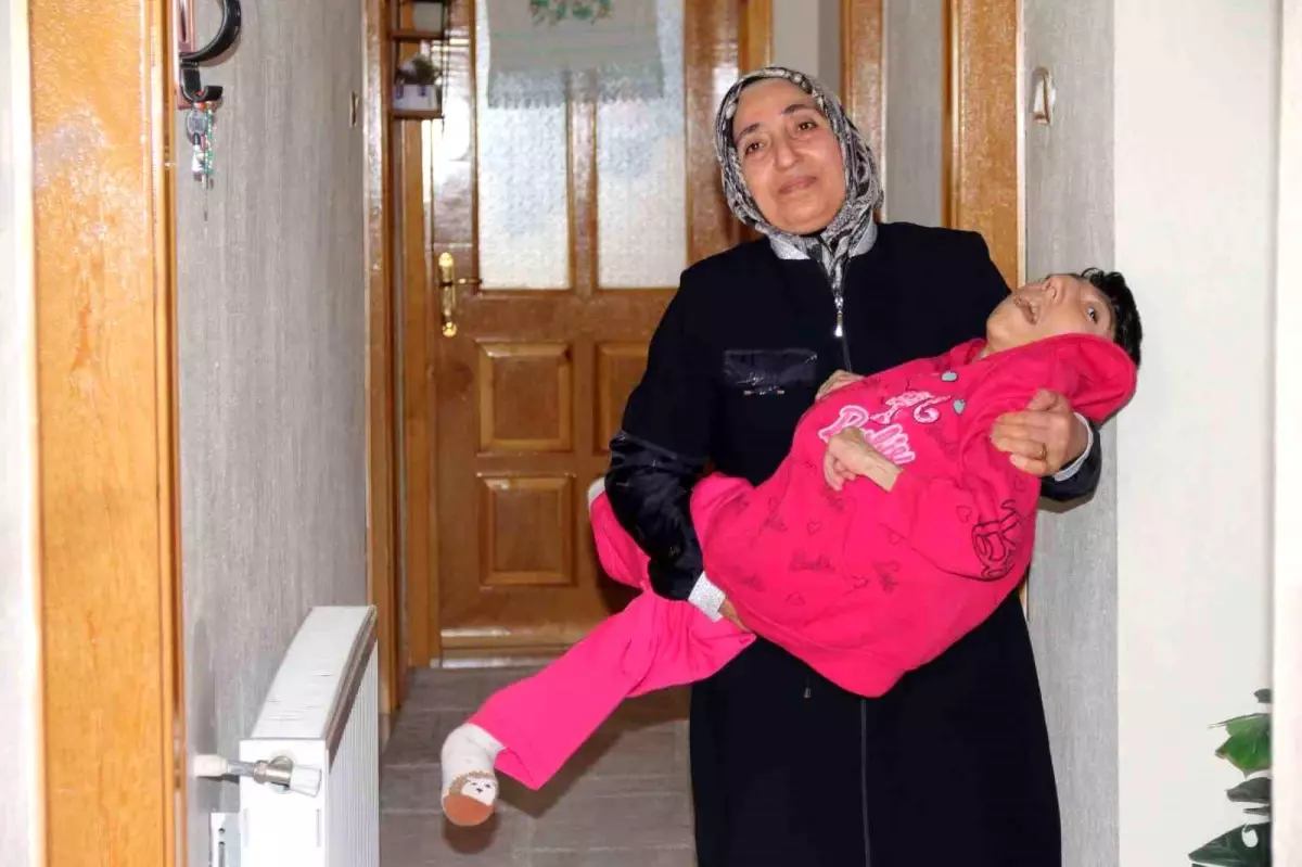 Eskişehir'de Engelli Kızına Tek Başına Bakan Baba Yaşam Mücadelesi Veriyor