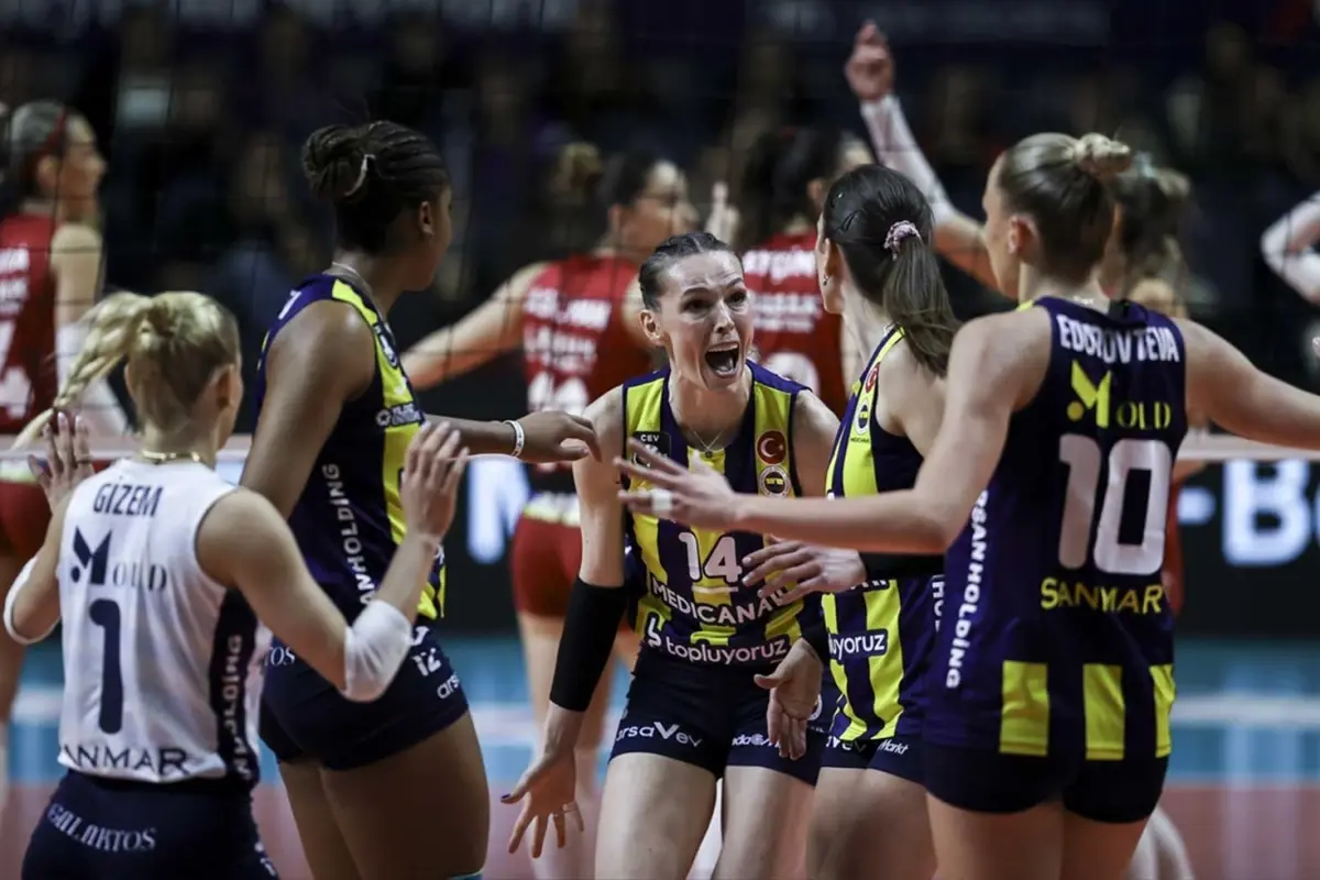 Filedeki derbi Kanarya'nın! Fenerbahçe Medicana, Galatasaray Daikin'i yenerek finale yükseldi
