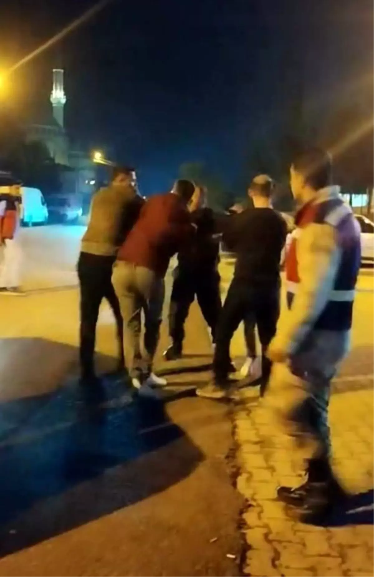 Kahramanmaraş'ta Husumetli İki Aile Karakol Önünde Kavga Etti