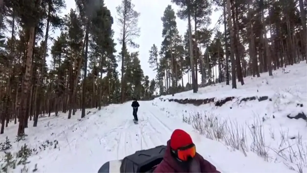 Sarıkamış'ta Gençlerin ATV ile Snowboard Keyfi