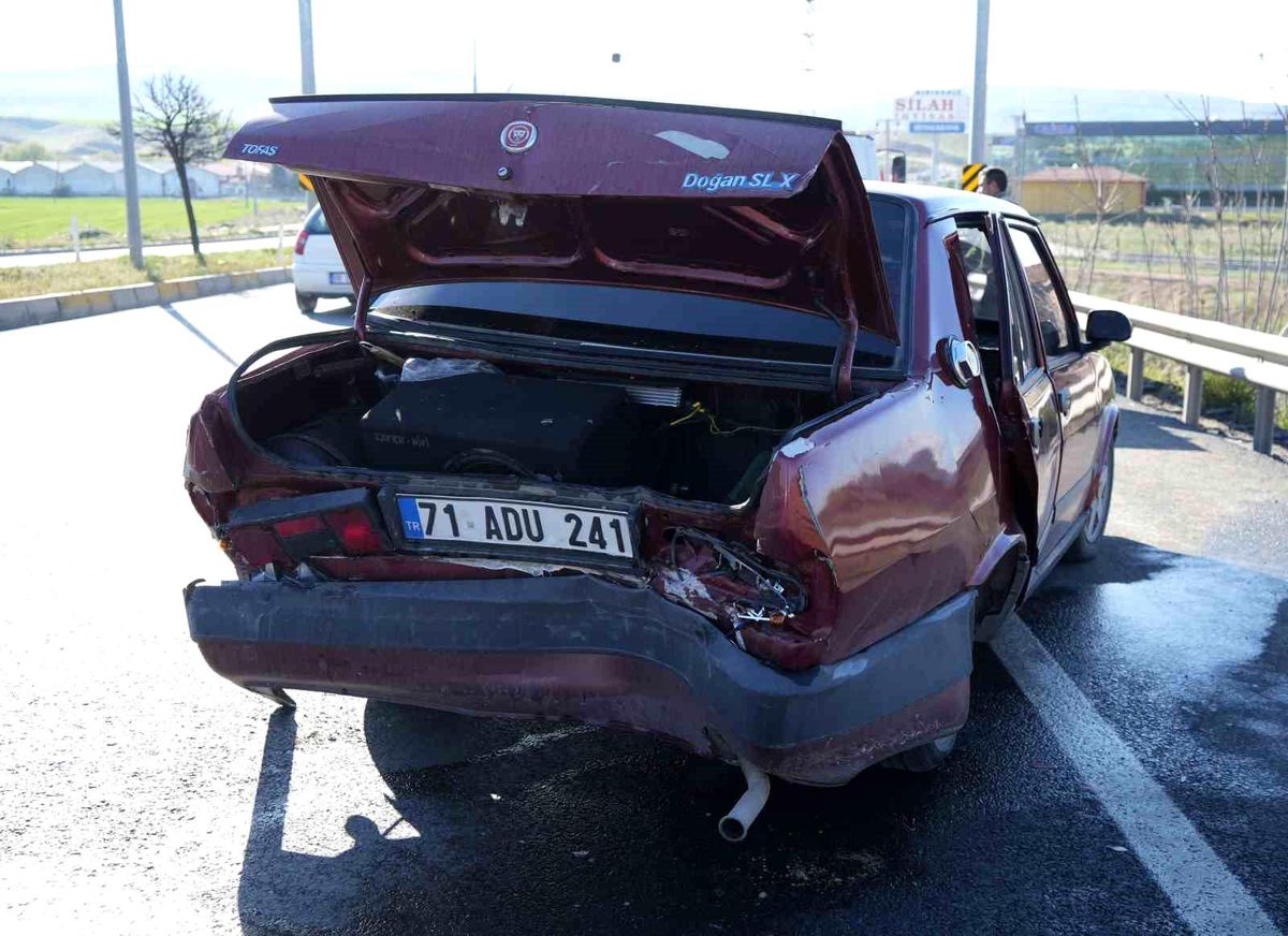 Kırıkkale'de Zincirleme Trafik Kazası: 4 Yaralı