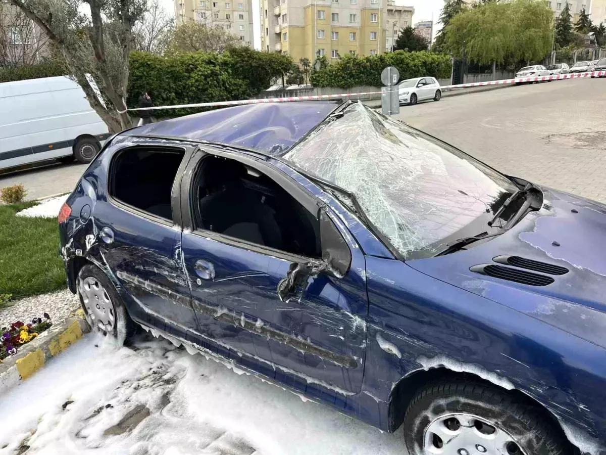 Küçükçekmece'de Kaza: Araç Takla Attı, Sürücü Hastaneye Kaldırıldı