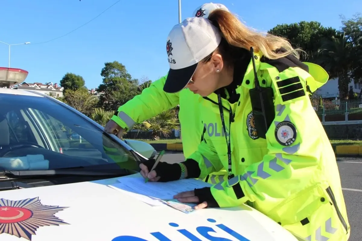Orta şeritten giden sürücülere ceza mı kesilecek? Beklenen açıklama geldi