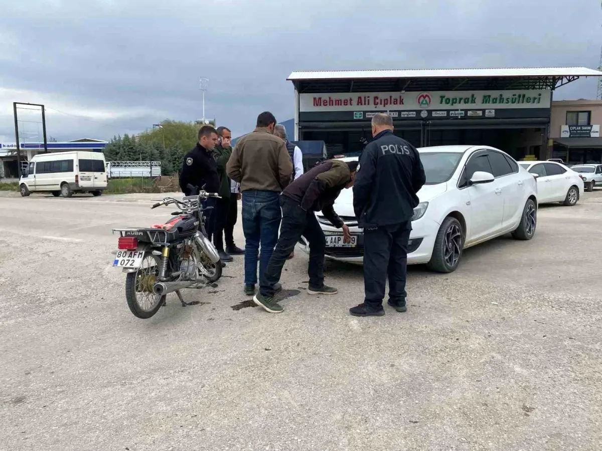Osmaniye'de Trafik Kazası: Motosikletli İki Kişi Yaralandı
