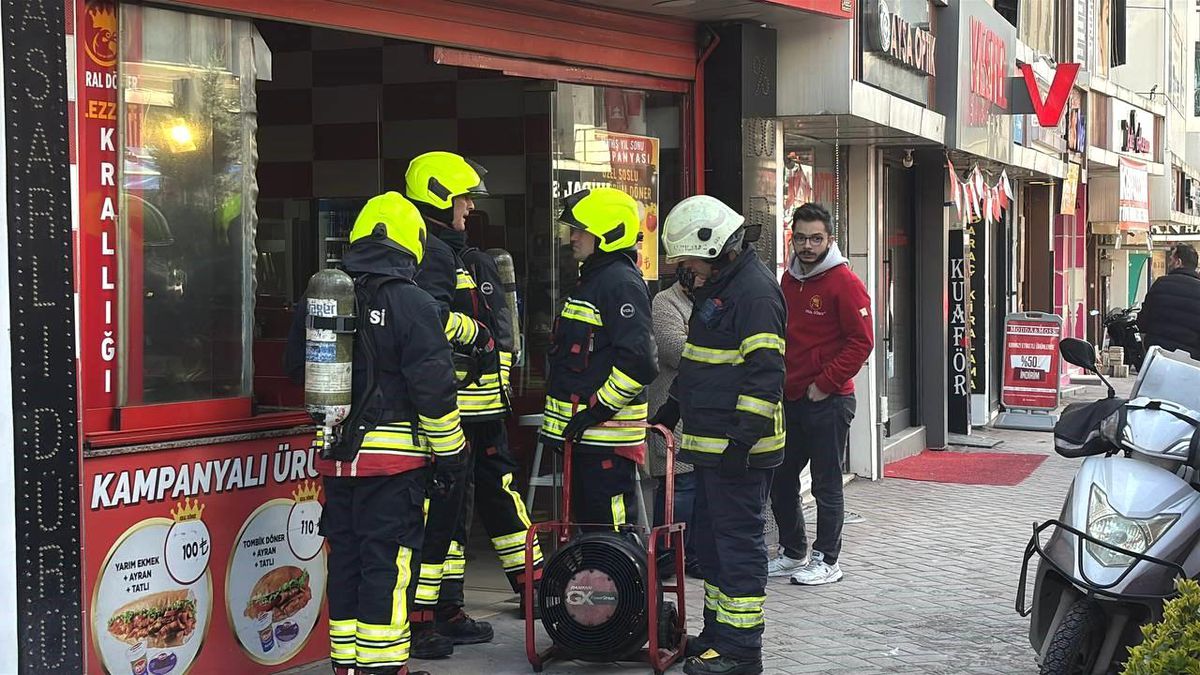 Bolu'da Tavuk Döner Dükkanında Yangın Çıktı