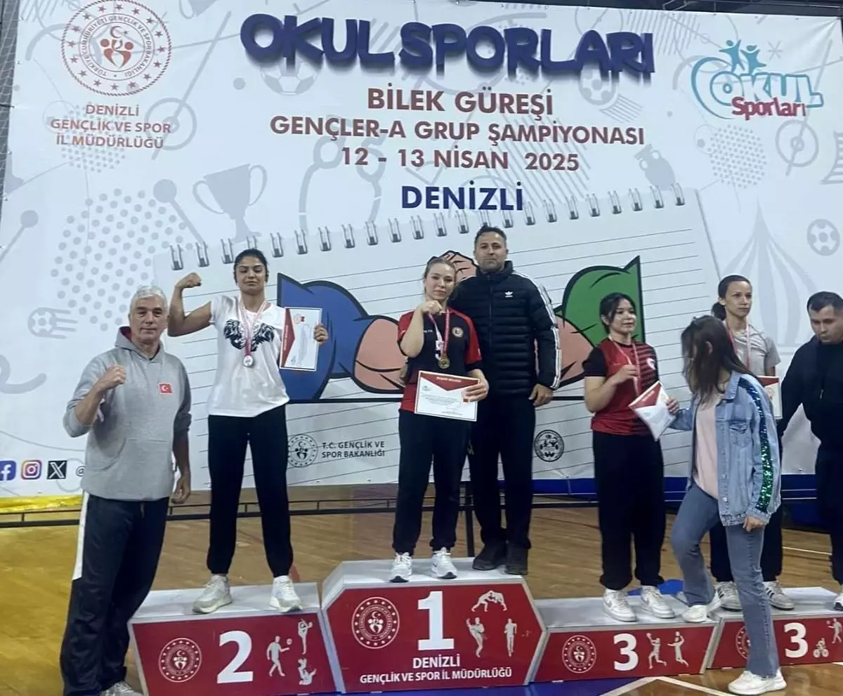 Turgutlu'lu Sevinç Nur Yıldız, Bilek Güreşi Bölge Şampiyonu Oldu!