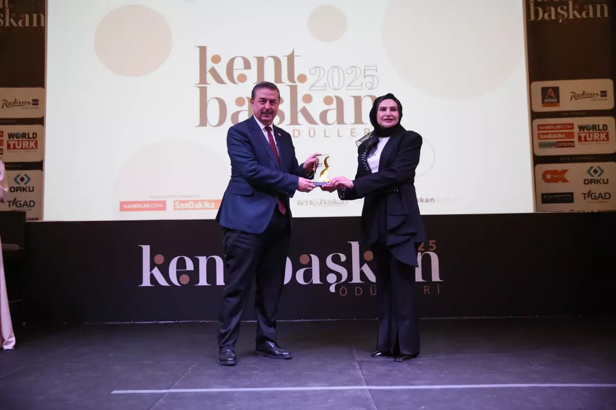 Yeşilhisar Belediye Başkanı Halit Taşyapan'a Kent&Başkan'dan anlamlı ödül