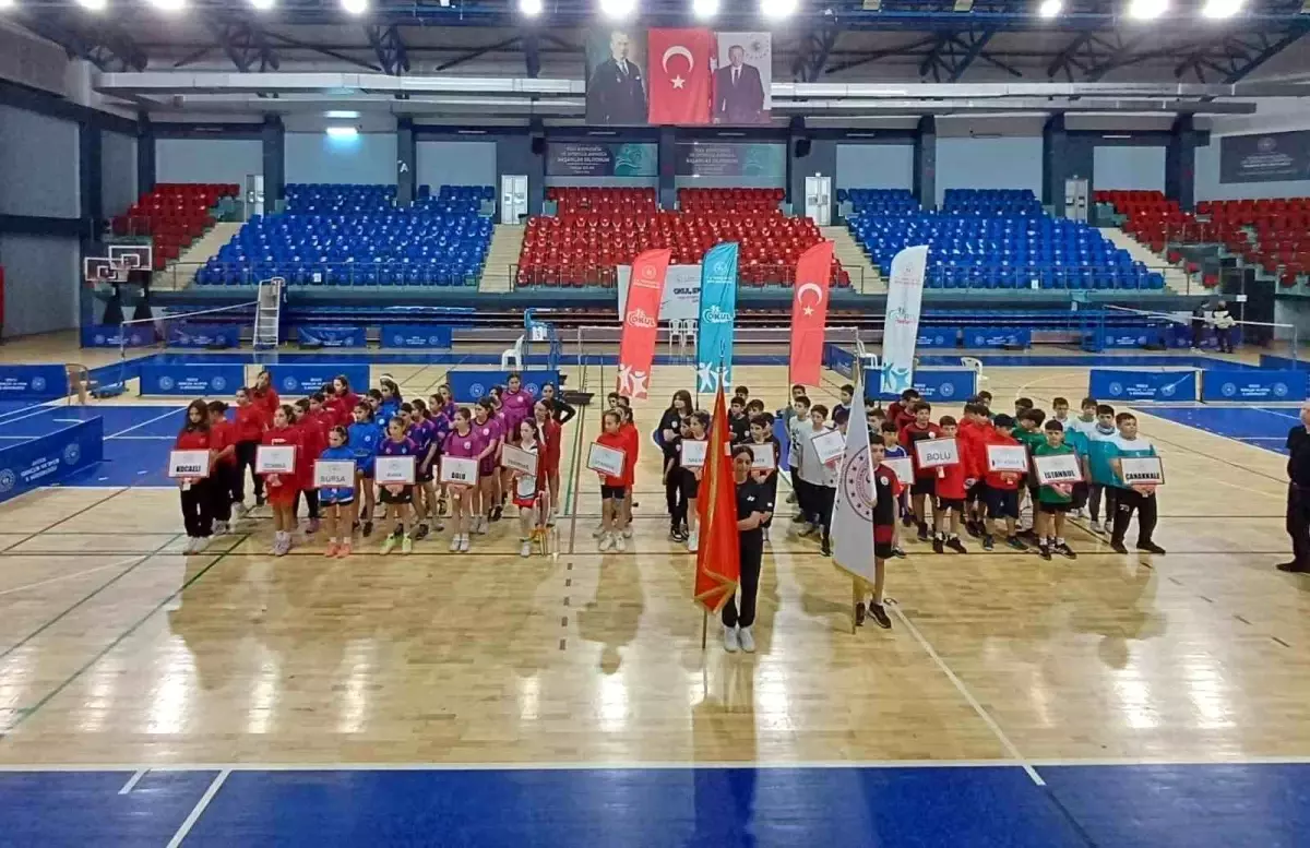 Okul Sporları Badminton Küçükler Grup Müsabakaları Düzce'de Başladı