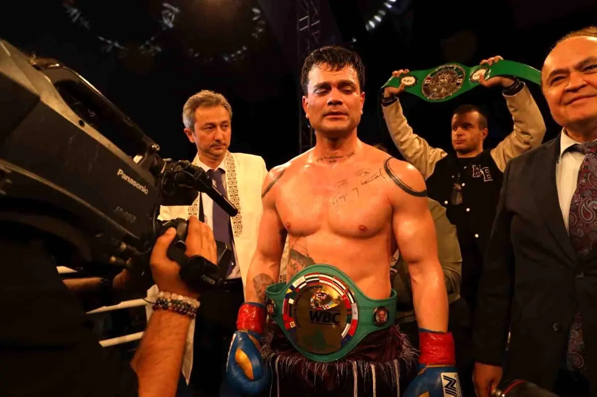 Buğra Öner, Balıkesir'de WBC Turan Şampiyonu Olmayı Başardı