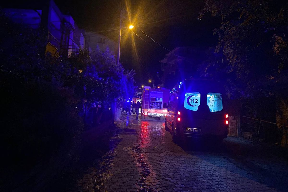 Annesiyle tartıştı 'Yalnız mı kalacağım?' diyerek evi ateşe verdi