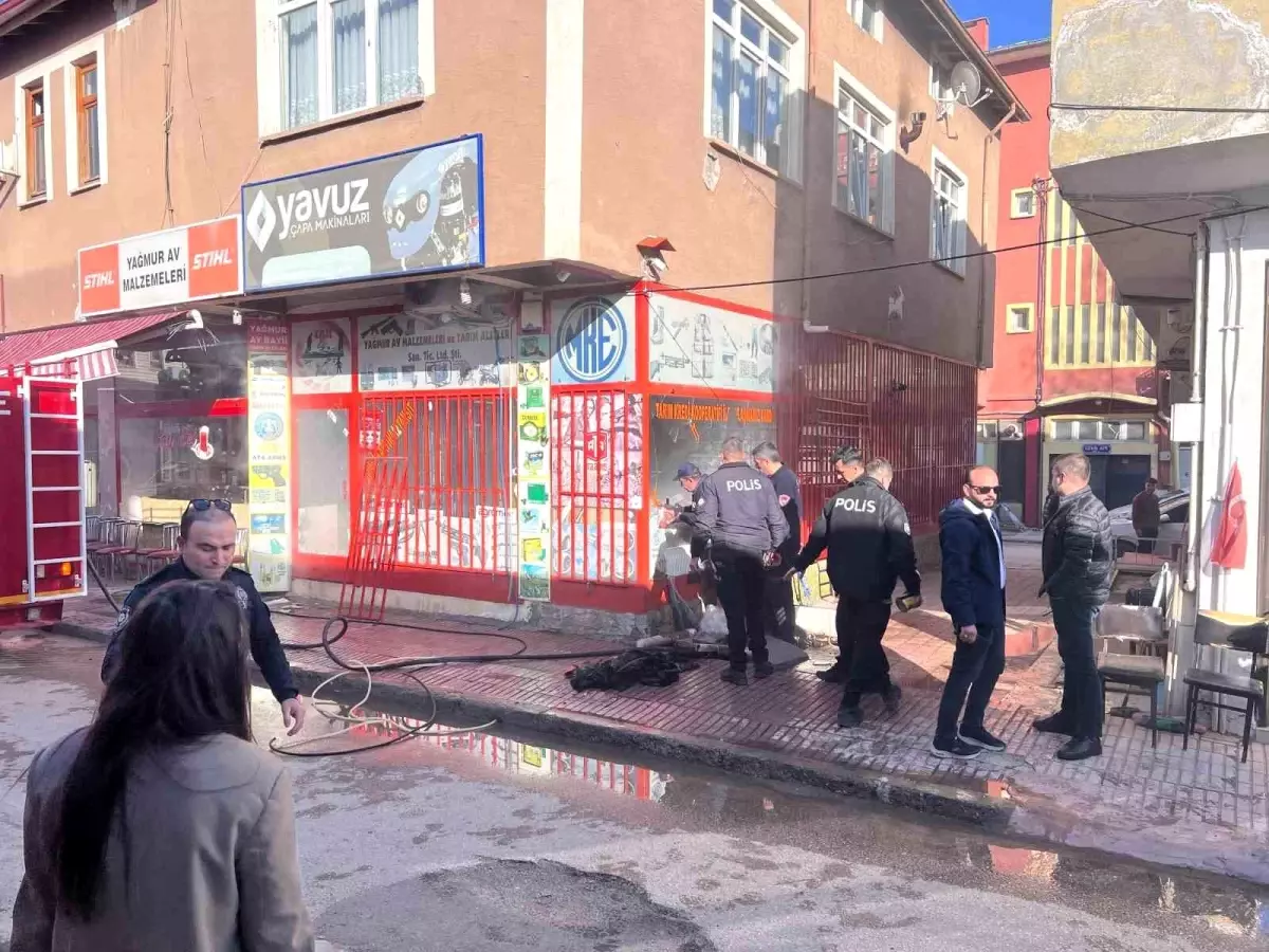 Çorum'da Av Bayisinde Yangın: Maddi Hasar Var, Can Kaybı Yok