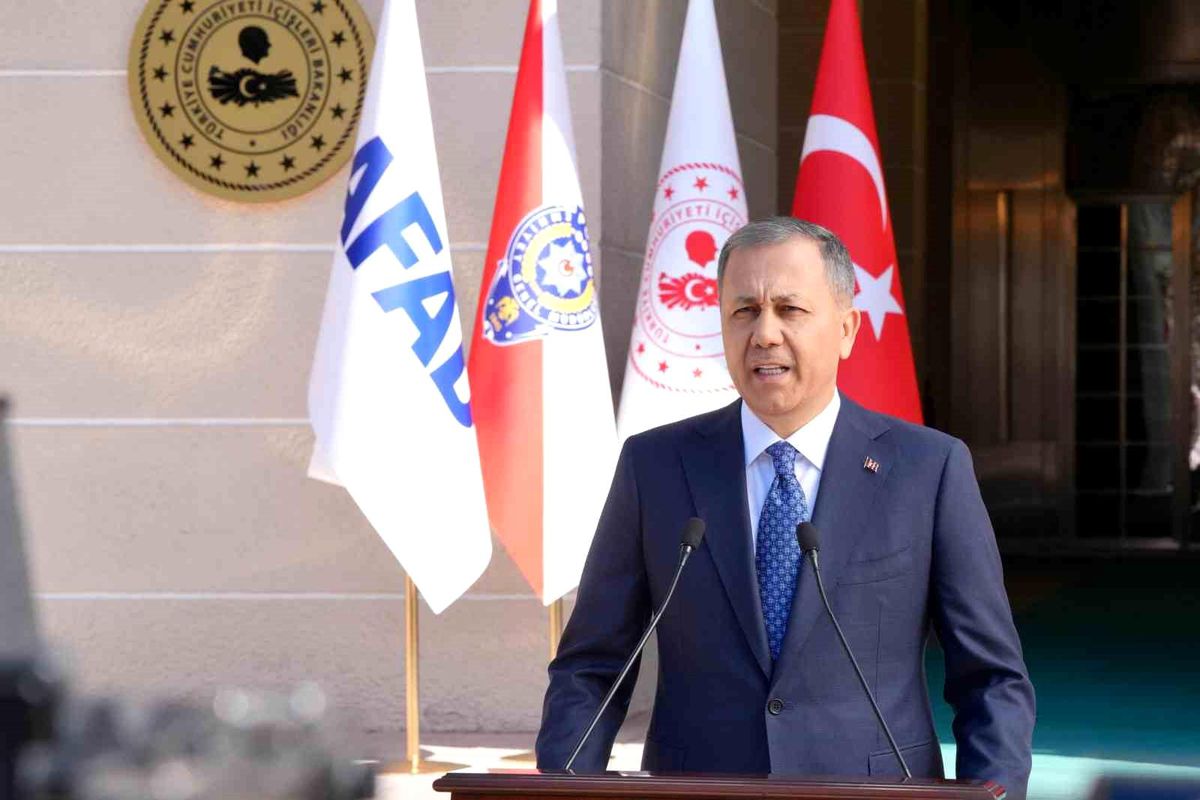 Bakan Yerlikaya duyurdu: Uluslararası uyuşturucu tacirlerine yönelik 'Orkinos-Bulut' operasyonunda 234 şüpheliye gözaltı